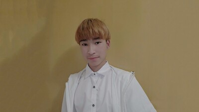 我吹过你吹过的晚风那我们算不算相拥