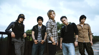 STRIKE BACK (反擊)