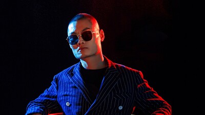 火辣辣的老妹贼拉拉的美 (DJ何鹏版)