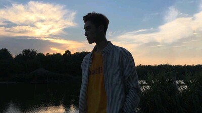 夢裡尋他千百度